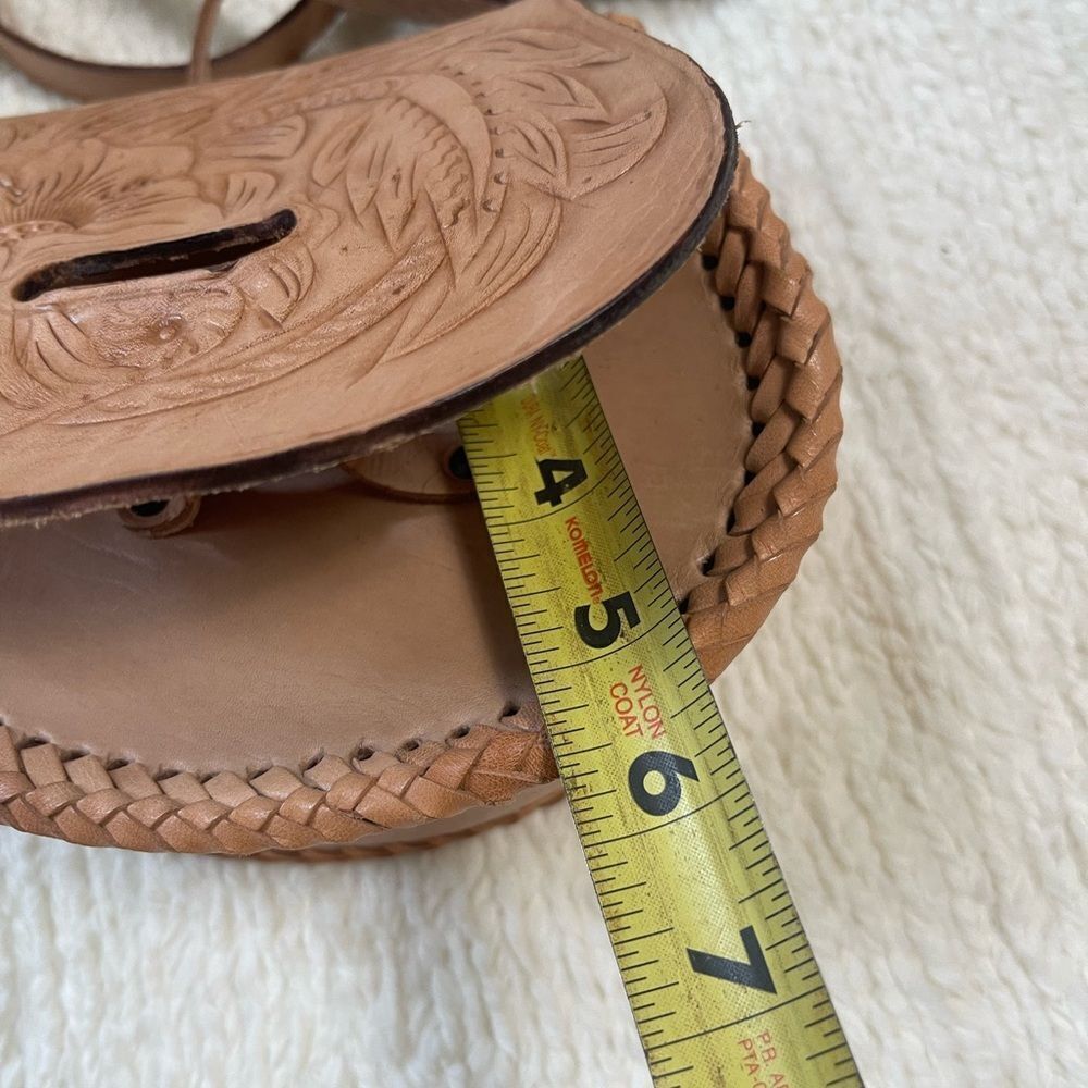 VTG Leather tan tooled small Crossbody Bag hook and loop closure. - Picture 9 of 9